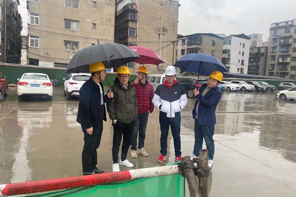 1609315034100252.jpg 南昌市政公用集團領(lǐng)導(dǎo)蒞臨桃花南路安置房項目指導(dǎo)工作600400P2.jpg