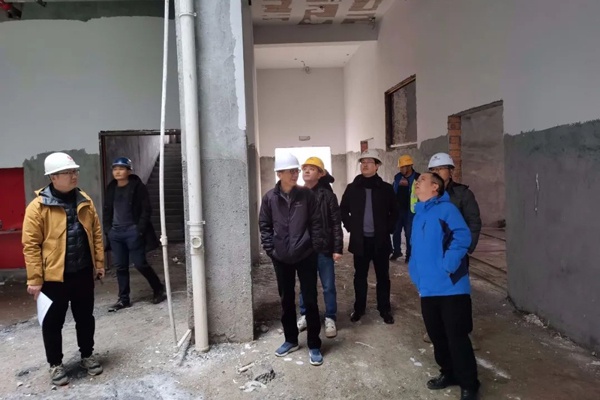市政公用集團總工程師鄭學平進賢縣基礎教育提升改造工程視察6004002.jpg