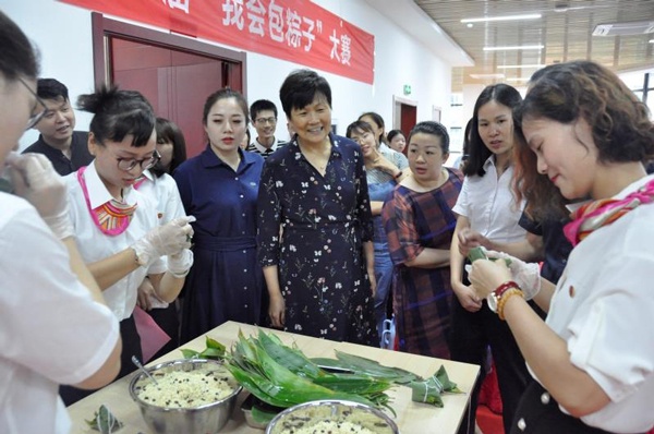 1611646476761867.jpg 南昌市政建設(shè)集體我會包粽子大賽600(2).jpg