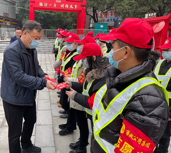 1613781747454992.jpg 南昌市政建設(shè)集團(tuán)領(lǐng)導(dǎo)春節(jié)慰問(wèn)春節(jié)值班員工6002.jpg