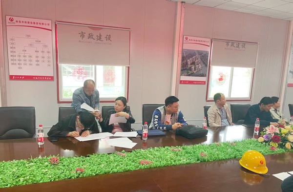 1619573080372428.jpg 南昌市安監站評優小組蒞臨桃花南路安置房項目進行創建安全文明標準化示范工地初評6002.jpg