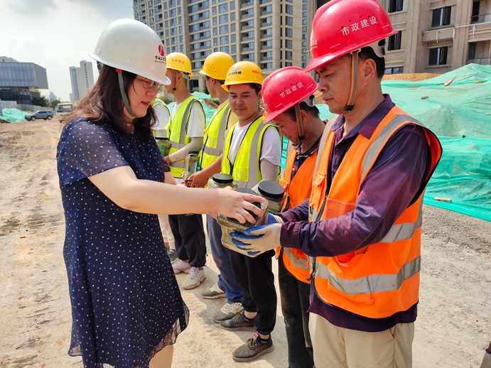 1628471429348551.jpg 南昌市政建設集團開展防暑降溫慰問一線職工民工兄弟6917.jpg