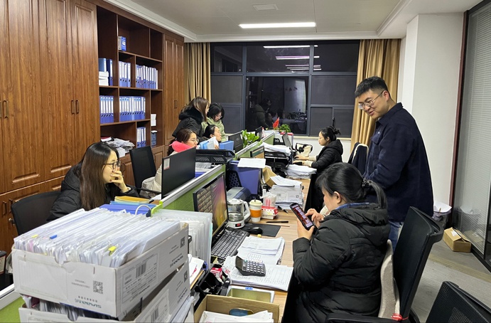 1644201574309751.jpg 2022年喜迎新春佳節財務部迎來一年最忙碌的時刻691.jpg