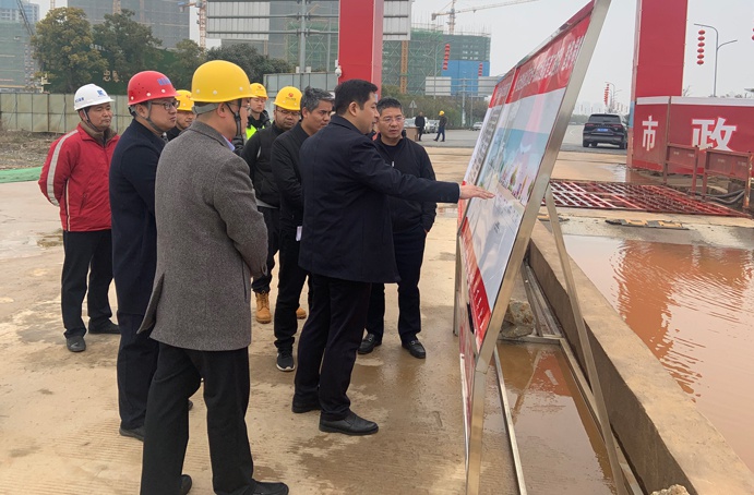 1645059674767873.jpg 南昌縣委常委,縣政府黨組副書記、副縣長付向宇到小藍大道快速化工程走訪調(diào)研691.jpg