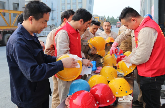 1646624274946055.jpg 南昌市政遠大團支部開展“為產線員工清洗安全帽”活動6911.jpg