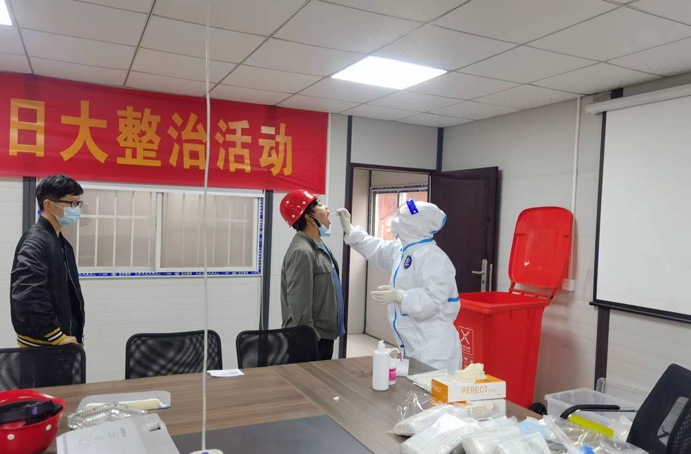 1649900716280249.jpg 各項目部開展全員核酸檢測6913.jpg