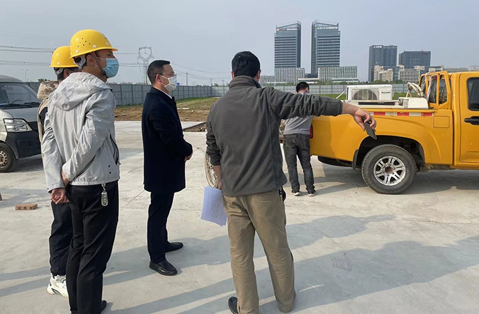付海華對唐人科技產業園項目進行疫情防控工作檢查.jpg
