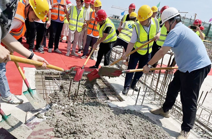 1655708040935899.jpg 杭州森與海項目順利舉行封頂儀式691.jpg