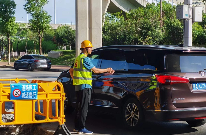 南昌市政建設集團機關黨支部組織項目一線志愿活動 南昌市政建設集團機關黨支部組織項目一線志愿活動
