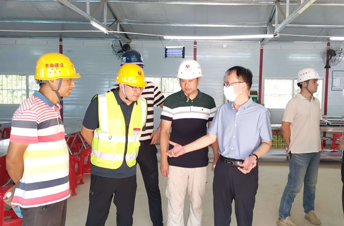 市政公用集團安監部部長熊新國到市政公用城三期項目檢查指導安全生產