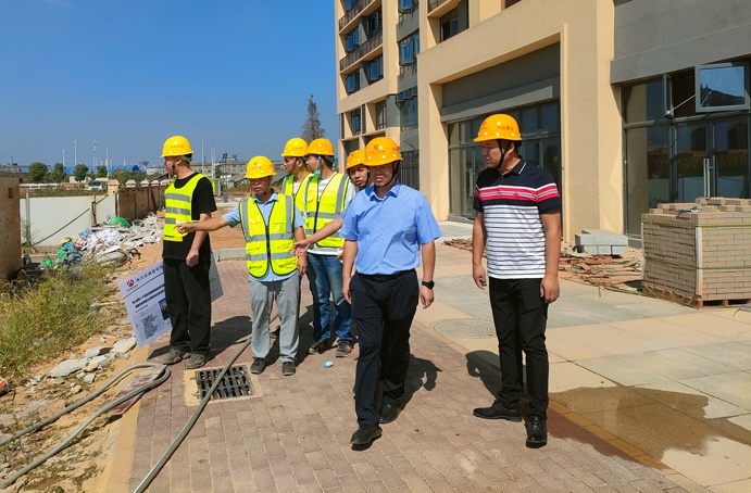 領(lǐng)導(dǎo)班子深入掛點項目督導(dǎo)項目建設(shè)和安全生產(chǎn)