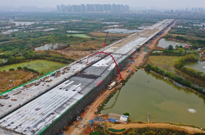 南昌市政建設集團南昌縣小藍大道快速化項目高架橋順利合龍 南昌市政建設集團南昌縣小藍大道快速化項目高架橋順利合龍