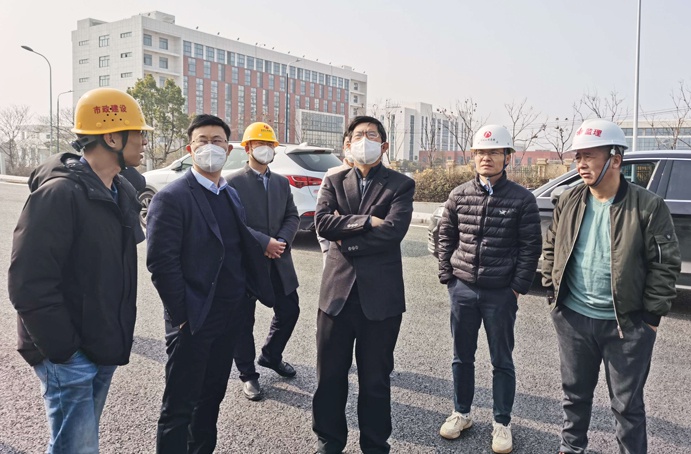 市政公用集團副總經理柯斌來到S49楓生快速路北段提升改造工程檢查指導
