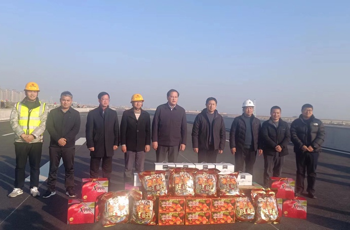 南昌縣縣委書記陳翔到小藍大道快速化新建項目現場調研慰問