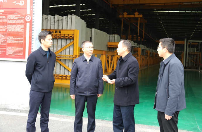 南昌縣委常委鄔春華到市政遠大公司新春走訪 南昌縣委常委鄔春華到市政遠大公司新春走訪