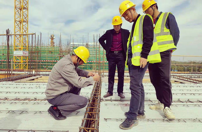 五一勞動(dòng)獎(jiǎng)?wù)芦@得者項(xiàng)目黨支部書記、副總工程師周天奇 五一勞動(dòng)獎(jiǎng)?wù)芦@得者項(xiàng)目黨支部書記、副總工程師周天奇