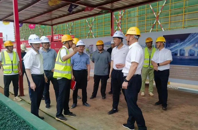 南昌市住建局饒良富來到新建區職業技術學校新校區建設項目調研 南昌市住建局饒良富來到新建區職業技術學校新校區建設項目調研