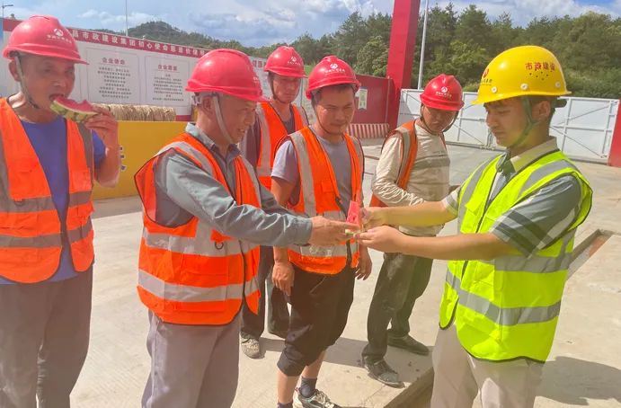 南昌市政建設集團扎實推進高溫季節安全生產和防暑降溫工作 南昌市政建設集團扎實推進高溫季節安全生產和防暑降溫工作