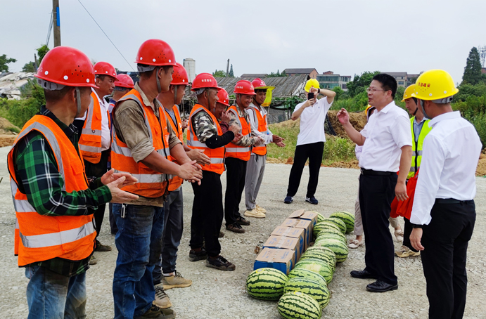市政公用集團黨委委員督查督辦室部長劉順保到杭州路項目調研慰問 市政公用集團黨委委員督查督辦室部長劉順保到杭州路項目調研慰問