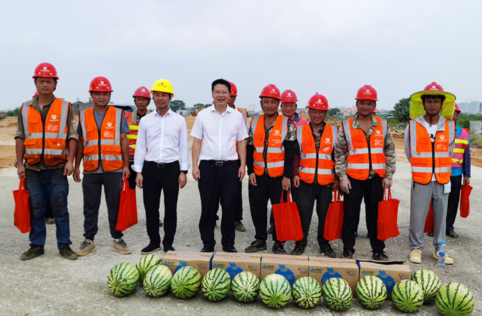 市政公用集團黨委委員督查督辦室部長劉順保到杭州路項目調研慰問 市政公用集團黨委委員督查督辦室部長劉順保到杭州路項目調研慰問