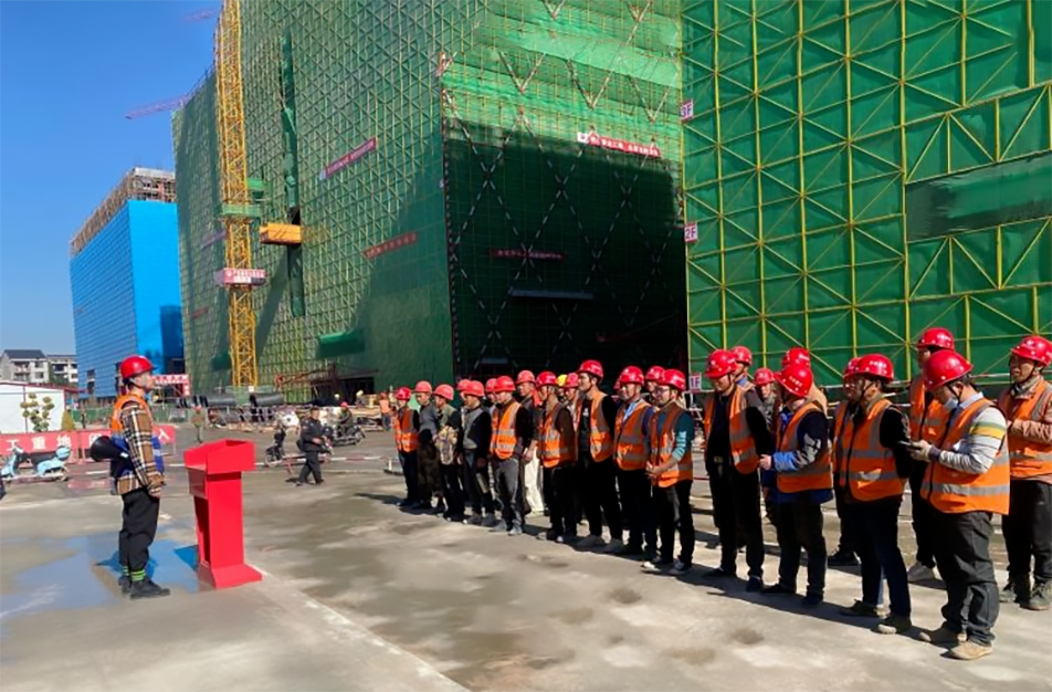 公司各在建項目于1月15日組織開展專項班前安全早會 公司各在建項目于1月15日組織開展專項班前安全早會