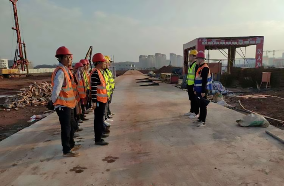 公司各在建項目于1月15日組織開展專項班前安全早會 公司各在建項目于1月15日組織開展專項班前安全早會