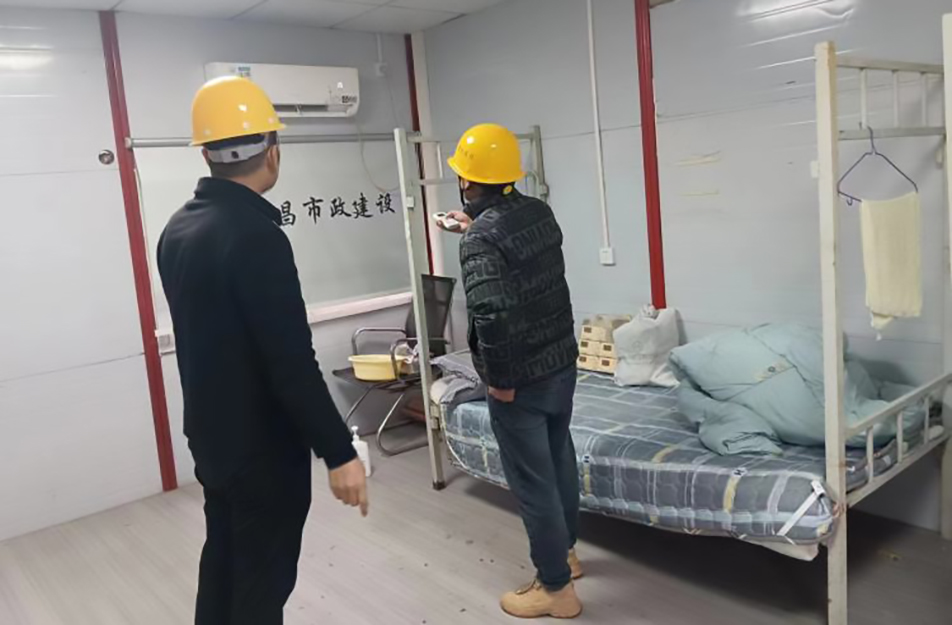 應對低溫雨雪冰凍天氣 市政建設人在行動 應對低溫雨雪冰凍天氣 市政建設人在行動