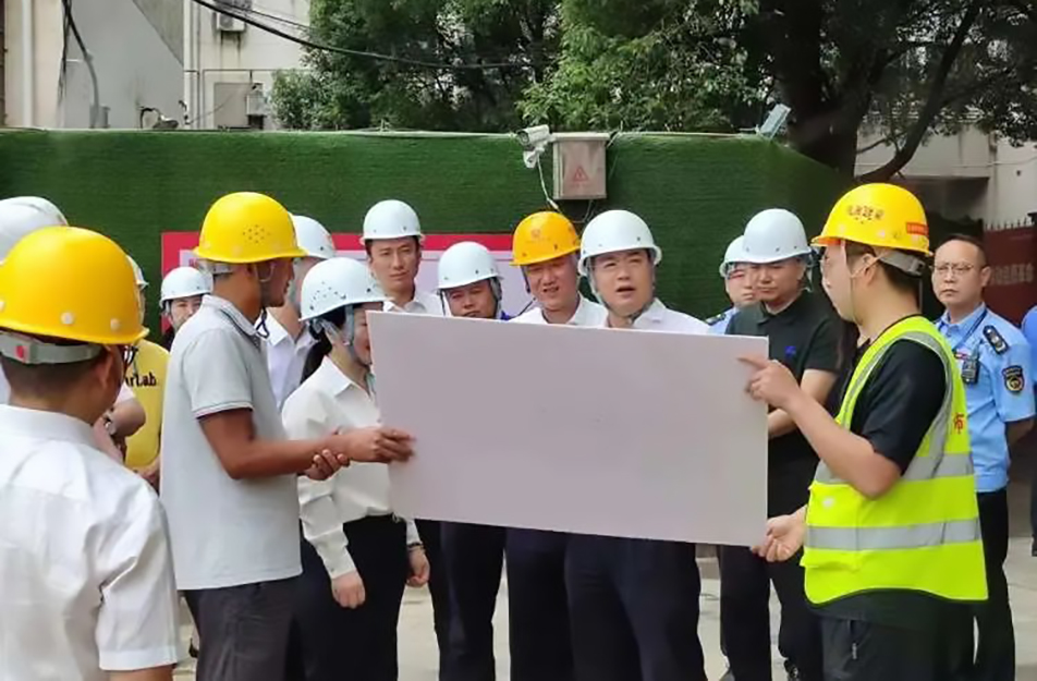 南昌市東湖區區委書記高輝紅到江西油脂化工廠棚改項目調研