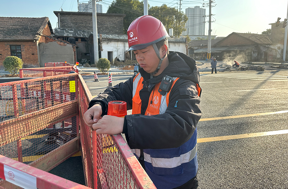 南昌市政建設(shè)集團95后安全員譜寫一線安全“主旋律” 南昌市政建設(shè)集團95后安全員譜寫一線安全“主旋律”