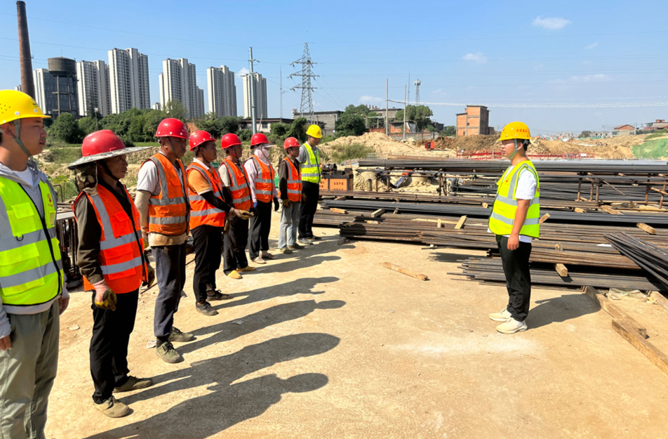 南昌市政建設(shè)集團95后安全員譜寫一線安全“主旋律” 南昌市政建設(shè)集團95后安全員譜寫一線安全“主旋律”