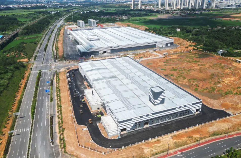 綠色產業園項目完成周邊道路面層瀝青攤鋪 綠色產業園項目完成周邊道路面層瀝青攤鋪