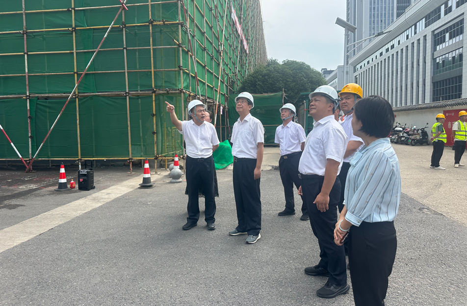 南昌市人大常委會(huì)副主任、黨組成員王強(qiáng)一行到新建區(qū)老舊小區(qū)改造項(xiàng)目檢查調(diào)研 南昌市人大常委會(huì)副主任、黨組成員王強(qiáng)一行到新建區(qū)老舊小區(qū)改造項(xiàng)目檢查調(diào)研