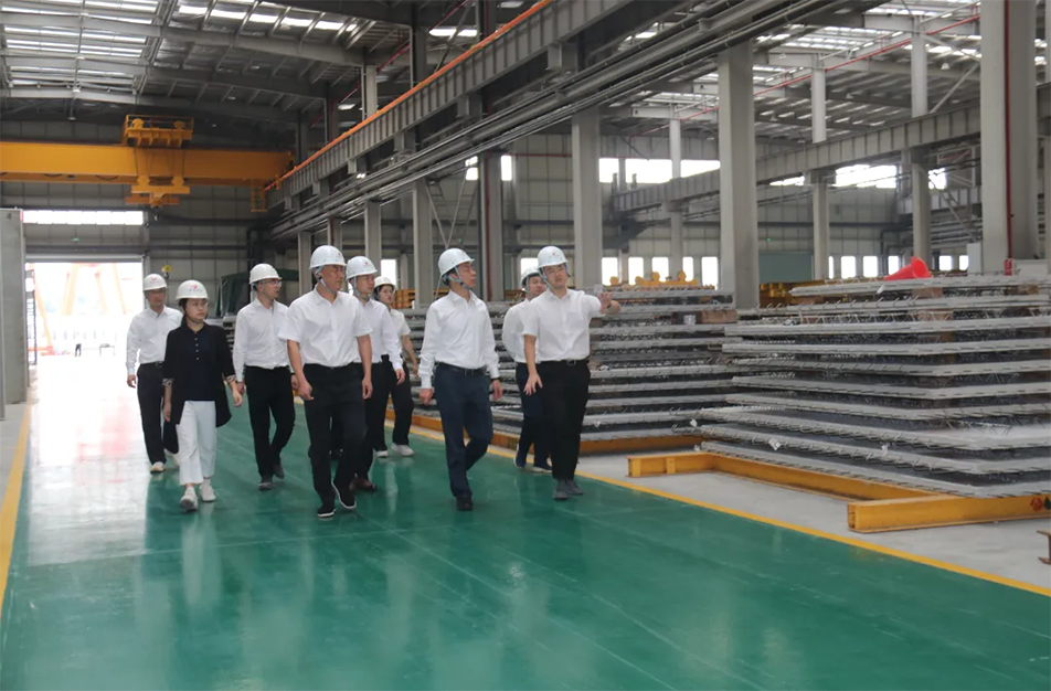 市政公用集團(tuán)黨委書記、董事長(zhǎng)萬(wàn)義輝到市政綠色建材科技產(chǎn)業(yè)園調(diào)研指導(dǎo)投產(chǎn)前工作 市政公用集團(tuán)黨委書記、董事長(zhǎng)萬(wàn)義輝到市政綠色建材科技產(chǎn)業(yè)園調(diào)研指導(dǎo)投產(chǎn)前工作