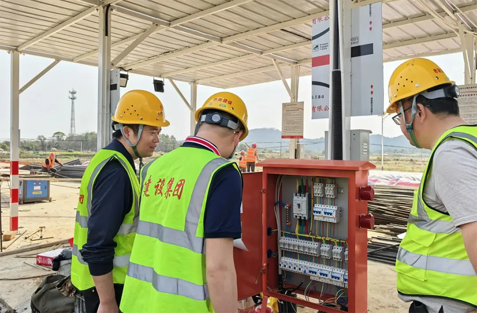 南昌市政建設集團有限公司緊急開展強對流天氣專項安全檢查，全面排查設備加固、用電安全、排水防澇及應急物資，筑牢極端天氣施工安全防線