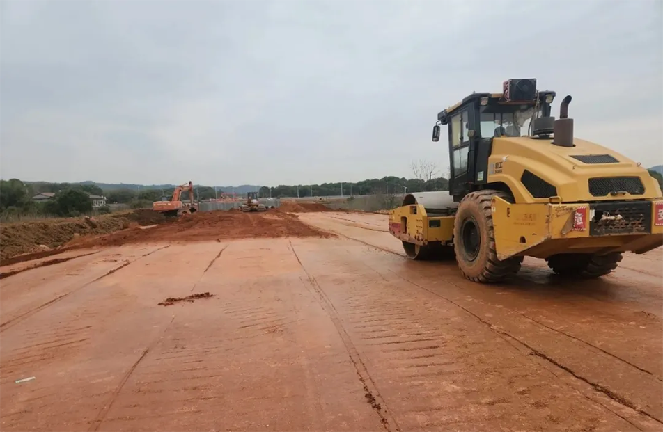 云翔大道項目路基全線貫通 | 飽和式施工加速推進，助力區域交通升級