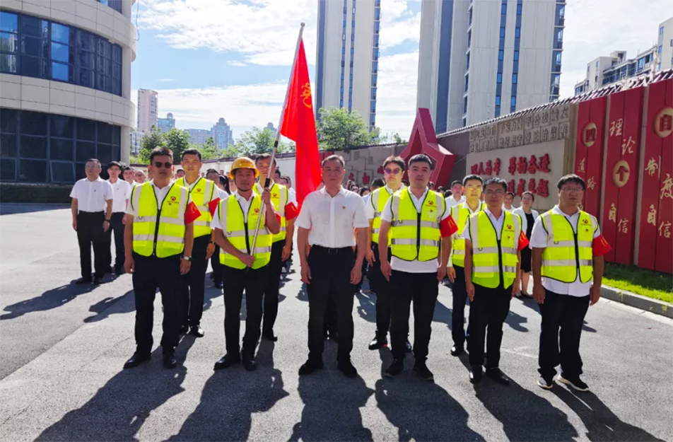 南昌市政建設集團黨員突擊隊授旗儀式 推進老城區燃氣設施更新改造 南昌市政建設集團黨員突擊隊授旗儀式 推進老城區燃氣設施更新改造